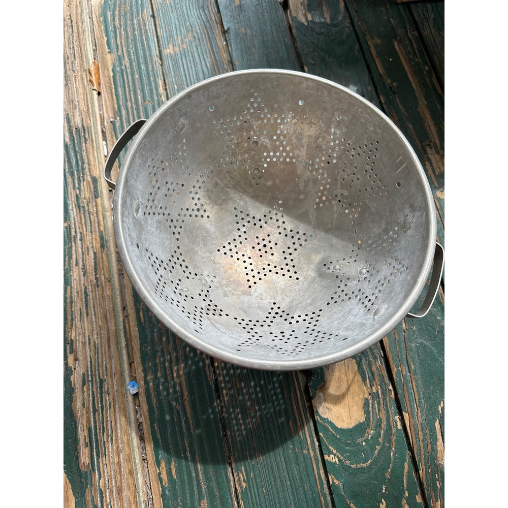 Vintage Aluminum Star Pattern Colander Strainer with Handles and Feet 9 Inch